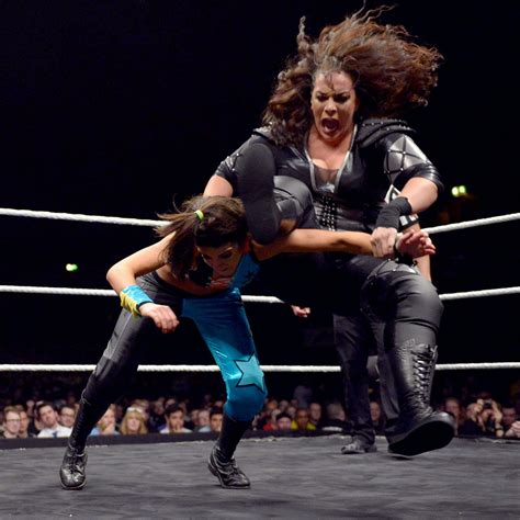 nia jax vs bayley.